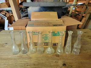 lot 168 image: Lot of (33) Clear Glass Bud Vases - NO SHIPPING