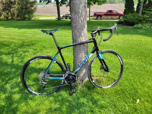 lot 13 image: GIANT Contend SL Bicycle with Quarq DZero Red Power Meter, SR-2 Disc Wheels, and More - See Pictures for Specifics - NO SHIPPING