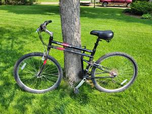 lot 185 image: Montague DX Crossover Full Size Folding Bicycle with Carrying Case - NO SHIPPING