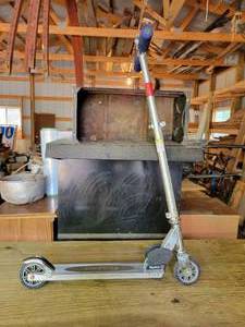 lot 190 image: Razor Two-Wheel Folding Scooter - Nice Shape