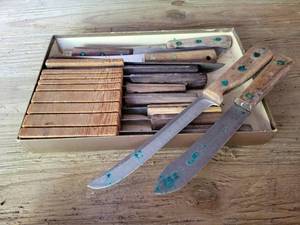 lot 218 image: Box of Vintage Chicago Cutlery Knives and More - See Pics for Condition