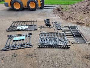 lot 226 image: Park Avenue and Grand Empire Steel Border Fence - Some New Pieces, Some Used - NO SHIPPING