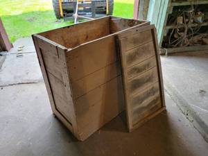 lot 252 image: Large Vintage Wood Crate - NO SHIPPING