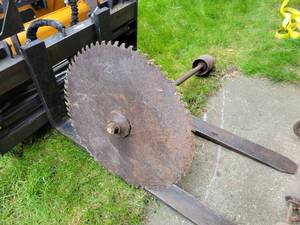 lot 259 image: Antique Tractor Mount Buzz Saw - NO SHIPPING