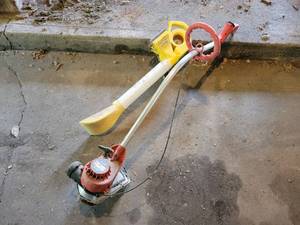 lot 275 image: HOMELITE ST-80 Gas trimmer and Dustin Mizer - NO SHIPPING