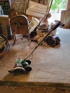 lot 281 image: WEED EATER Model PE550 Gas Lawn Edger - Motor Pulls Over - NO SHIPPING