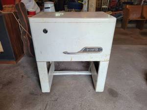 lot 286 image: Antique Ironrite Model 85 Ironing Machine - NO SHIPPING