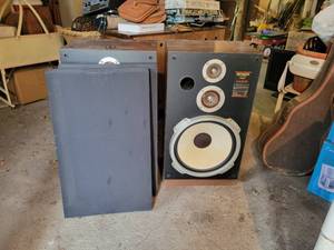 lot 287 image: Vintage FISHER Model ST832 15 Floor Speakers - NO SHIPPING