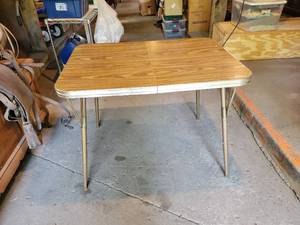lot 307 image: Vintage Kitchen Table - NO SHIPPING