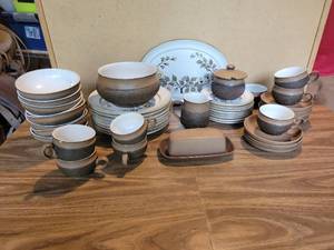 lot 311 image: Vintage Set of DANBY Stoneware Dishes - Made in England - NO SHIPPING