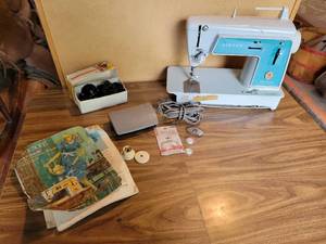lot 317 image: Singer Touch & Sew Sewing Machine - Model 628 - Needs Repair - NO SHIPPING