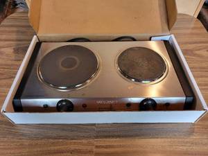 lot 325 image: WARING 2-Burner Hot Plate