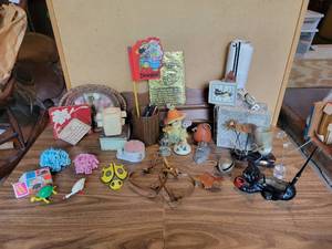 lot 335 image: Vintage Shrimp & Horn Art, Clock, Coral, Calendars, Wall Dcor and More