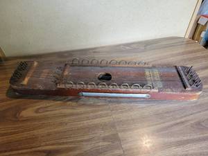 lot 338 image: 1920s International Music Corp Ukelin Instrument