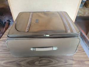 lot 342 image: El Portal Rolling Suitcase - NO SHIPPING