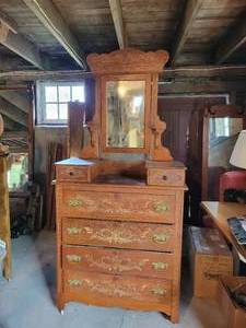 lot 2 image: Beautiful Antique 4-Drawer Dresser with Mirror and (2) Handkerchief Drawers - NO SHIPPING