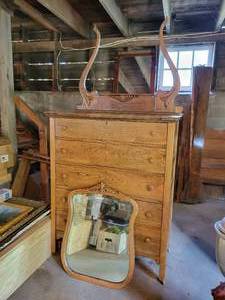 lot 3 image: Beautiful Antique 5-Drawer Dresser with Mirror - NO SHIPPING