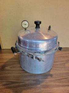 lot 371 image: Vintage Aluminum BURPEE Aristocrat Cooker Pressure Cooker - NO SHIPPING