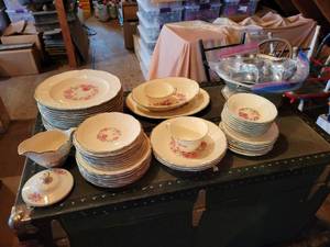 lot 382 image: Floral Krest China and More - NO SHIPPING