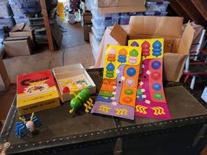 lot 423 image: Vintage Cootie Games