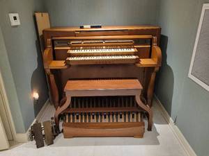 lot 444 image: Vintage Series 20 Wurlitzer Organ