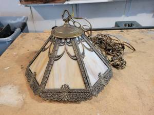 lot 455 image: Vintage 7 Panel Slag Glass Metal Filigree Swag Lamp - NO SHIPPING