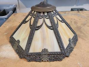 lot 458 image: Vintage 7 Panel Slag Glass Metal Filigree Lamp Shade - NO SHIPPING