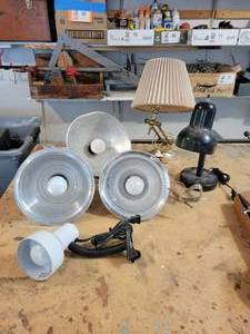 lot 462 image: Lot of (6) Clip-On and Desk Lamps - NO SHIPPING