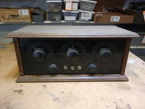 lot 1004 image: Antique Henry Hyman & Co Radio Receiver - Type 70 - Untested
