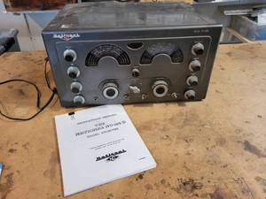 lot 1012 image: National NC-183D HAM Radio Receiver - Includes Instruction Manual - Powers On