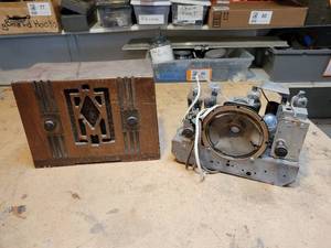 lot 1014 image: Antique Radio Model No. 4154BW - Untested - Includes Extra Chassis