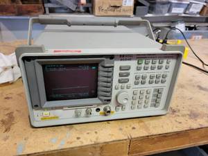 lot 1015 image: Hewlett-Packard Spectrum Analyzer 8594E - Powers On