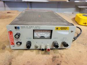 lot 1021 image: Hewlitt Packard DC Power Supply - Model No. 6284A - Powers On