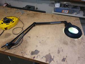 lot 1027 image: Articulating Bench Light  Magnifying Glass