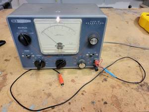 lot 1034 image: HEATHKIT Audio Generator - Model IG-72 - Powers On