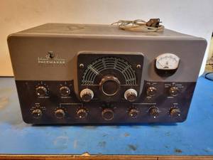 lot 1048 image: Johnson Viking Pacemaker HAM Radio Transmitter - Powers On