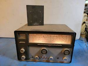 lot 1061 image: National Model No. 188 HAM Radio Transmitter - Powers On