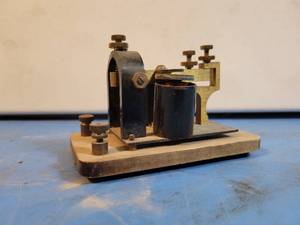 lot 1064 image: Antique EF Johnson Automatic Telegraph Key - Waseca, MN