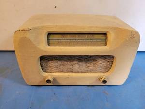 lot 1090 image: Antique Philco Radio - Model No. 48-461- Untested