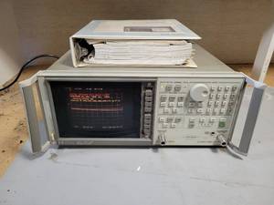 lot 1118 image: Hewlitt Packard Model No. 8752A Network Analyzer with Manual - Powers On