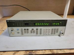 lot 1119 image: Hewlitt Packard Model No. 8657A Signal Generator - Powers On