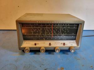 lot 1133 image: hallicrafters Model No. S-38E Communications Receiver - Powers On