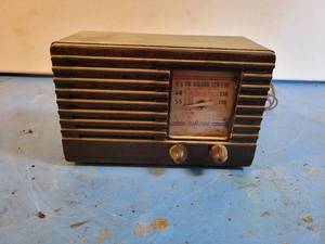 lot 1147 image: 1940s Philco Transitone Radio - Did not power on