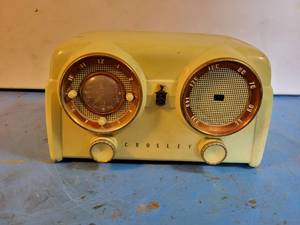 lot 1148 image: 1950s Crosley Model No. 11-122U Radio - WORKS