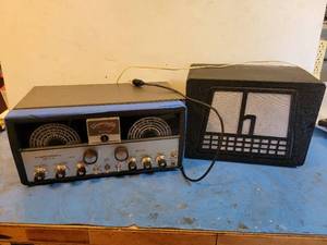 lot 1191 image: hallicrafters Model No. SX-96 HAM Radio Receiver and Speaker - Does not power on
