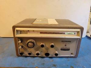 lot 1192 image: E.F. Johnson Viking Invader HAM radio Transmitter with Manual - Untested