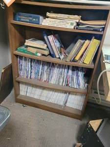 lot 1190 image: Bookshelf FULL of Radio Handbooks and Magazines