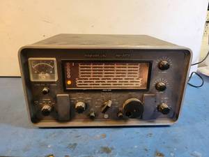 lot 1194 image: Hammarlund HX-FIFTY HAM Radio Transmitter - Powers On