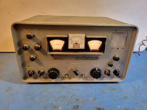 lot 1204 image: Hammarlund HQ ONE FORTY FIVE HAM Radio Transmitter - Powers On