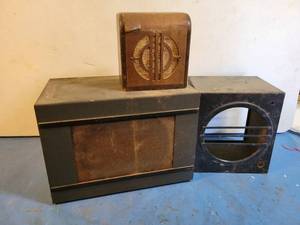 lot 1215 image: HAM Radio Speaker and (2) Empty Speaker Enclosures